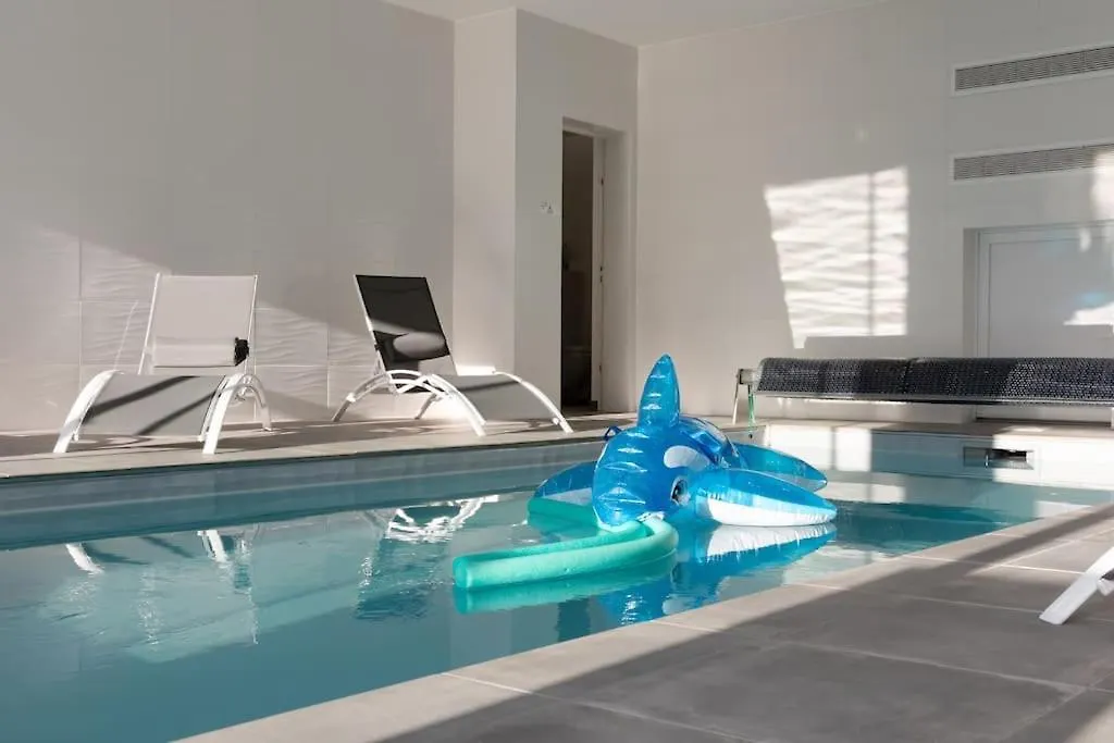 Villa Elisa Piscine Interieure Partagee Chauffee A 29 Degres A 100M De La Plage Sibiril